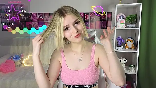 Snapshot of Dragonwind chatting on 02-15-25, 01:10 Dragonwind online show from 02-15-25, 01:10