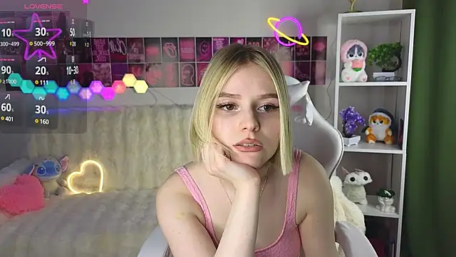 Snapshot of Dragonwind chatting on 02-15-25, 04:14 Dragonwind online show from 02-15-25, 04:14