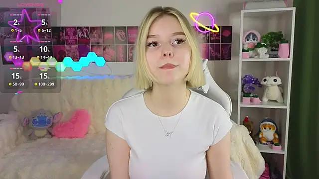 Snapshot of Dragonwind chatting on 02-17-25, 09:19 Dragonwind online show from 02-17-25, 09:19