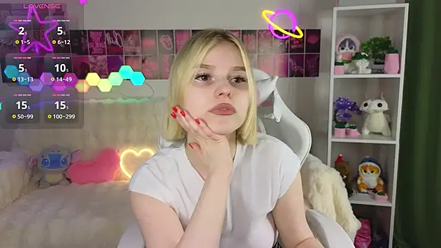 Snapshot of Dragonwind chatting on 02-18-25, 03:31 Dragonwind online show from 02-18-25, 03:31