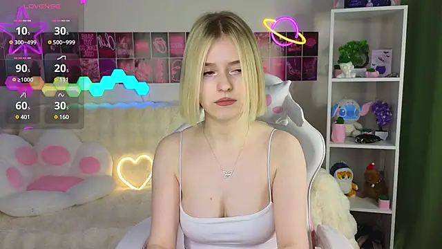 Snapshot of Dragonwind chatting on 02-21-25, 01:33 Dragonwind online show from 02-21-25, 01:33