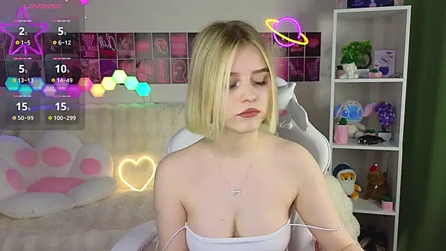 Snapshot of Dragonwind chatting on 02-21-25, 04:40 Dragonwind online show from 02-21-25, 04:40