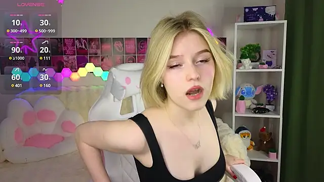 Snapshot of Dragonwind chatting on 02-22-25, 09:15 Dragonwind online show from 02-22-25, 09:15