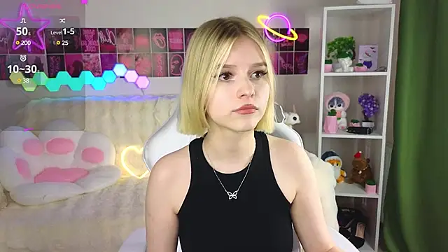 Snapshot of Dragonwind chatting on 03-09-25, 01:35 Dragonwind online show from 03-09-25, 01:35