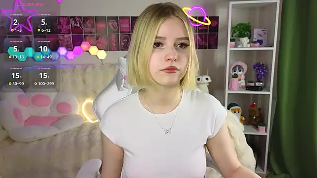 Snapshot of Dragonwind chatting on 03-11-25, 11:37 Dragonwind online show from 03-11-25, 11:37