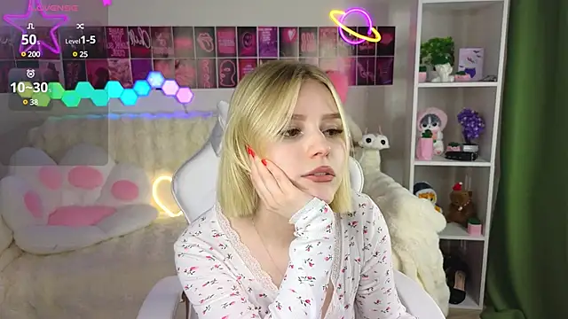 Snapshot of Dragonwind chatting on 03-13-25, 02:38 Dragonwind online show from 03-13-25, 02:38