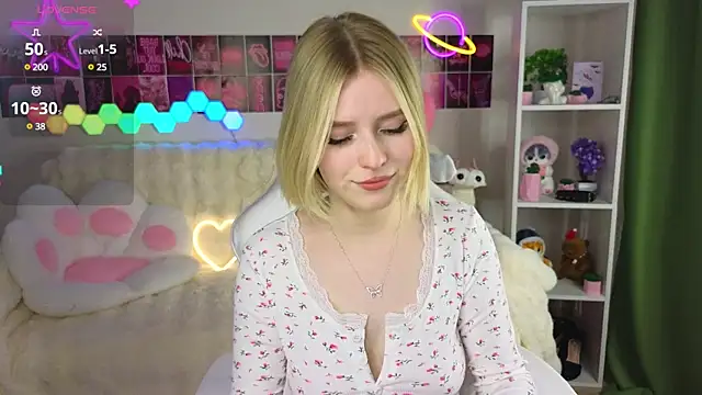 Snapshot of Dragonwind chatting on 03-13-25, 05:43 Dragonwind online show from 03-13-25, 05:43