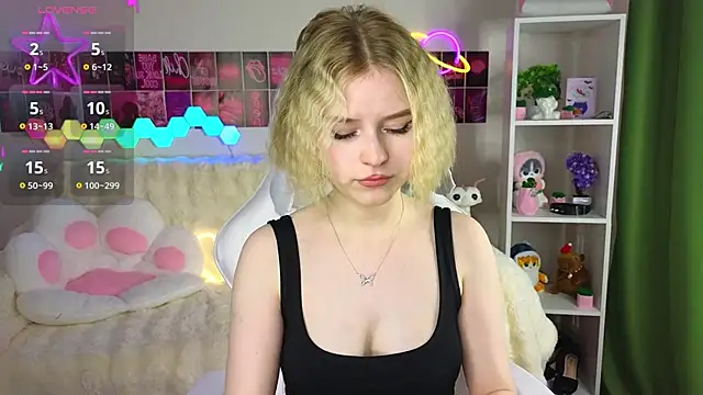 Snapshot of Dragonwind chatting on 03-16-25, 10:53 Dragonwind online show from 03-16-25, 10:53