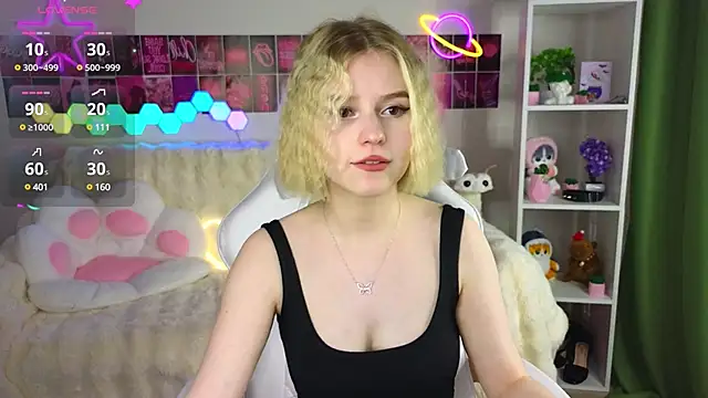 Snapshot of Dragonwind chatting on 03-17-25, 05:01 Dragonwind online show from 03-17-25, 05:01