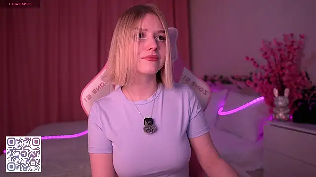 Snapshot of Dragonwind chatting on 02-27-26, 08:53 Dragonwind online show from 02-27-26, 08:53