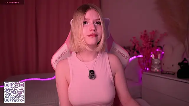 Snapshot of Dragonwind chatting on 03-11-26, 11:55 Dragonwind online show from 03-11-26, 11:55