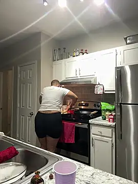 Snapshot of SexyHoneyRedd chatting on 02-16-25, 01:14 SexyHoneyRedd online show from 02-16-25, 01:14