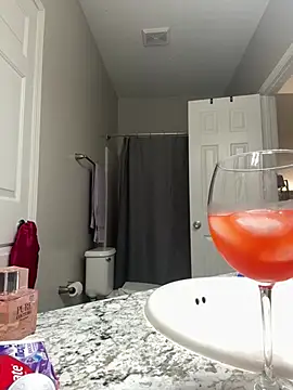 Snapshot of SexyHoneyRedd chatting on 02-17-25, 11:42 SexyHoneyRedd online show from 02-17-25, 11:42