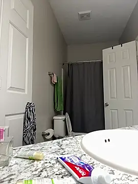 Snapshot of SexyHoneyRedd chatting on 03-13-25, 10:36 SexyHoneyRedd online show from 03-13-25, 10:36