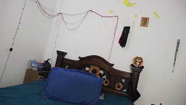 Snapshot of DominaLeona chatting on 02-18-25, 08:36 DominaLeona online show from 02-18-25, 08:36