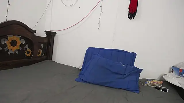 Snapshot of DominaLeona chatting on 03-06-25, 11:42 DominaLeona online show from 03-06-25, 11:42