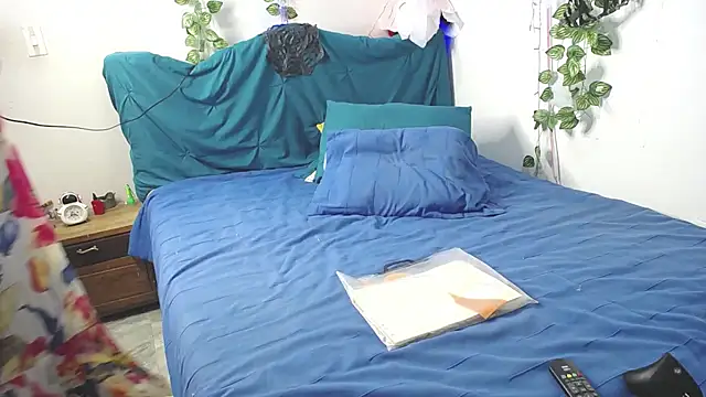 Snapshot of DominaLeona chatting on 10-28-25, 09:39 DominaLeona online show from 10-28-25, 09:39