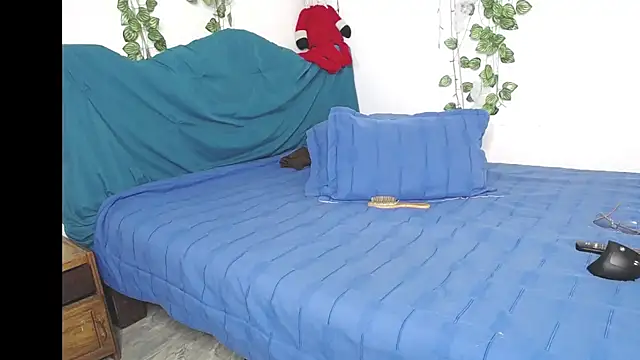 Snapshot of DominaLeona chatting on 11-15-25, 05:53 DominaLeona online show from 11-15-25, 05:53