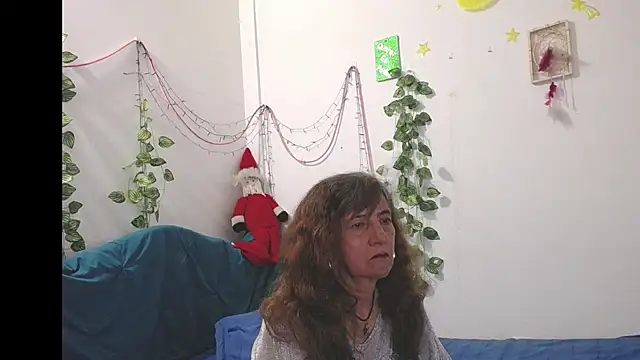 Snapshot of DominaLeona chatting on 11-18-25, 09:19 DominaLeona online show from 11-18-25, 09:19