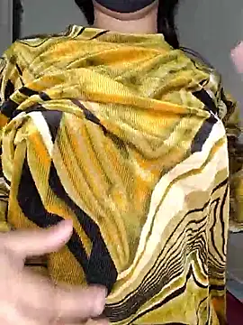 Snapshot of riya190 chatting on 02-10-26, 05:50 riya190 online show from 02-10-26, 05:50