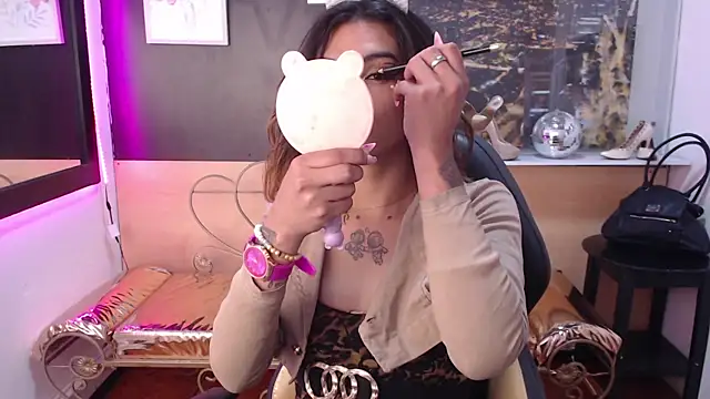 Snapshot of Dy_Hanna chatting on 10-30-25, 09:26 Dy Hanna online show from 10-30-25, 09:26