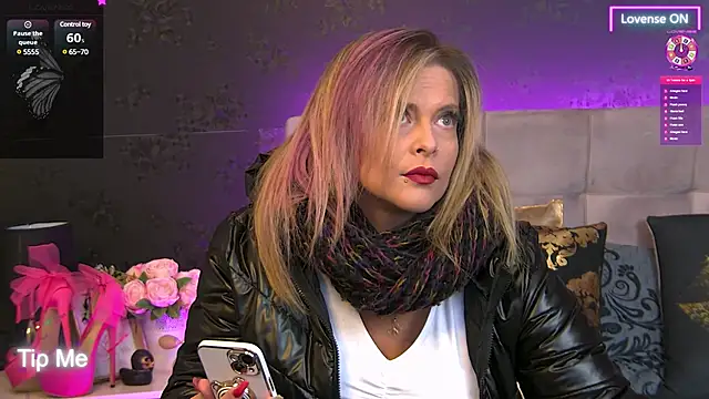 Snapshot of ZoeMesmerize chatting on 01-15-25, 05:19 ZoeMesmerize online show from 01-15-25, 05:19