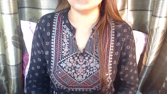 Snapshot of queen_angelina chatting on 12-15-25, 09:41 queen angelina online show from 12-15-25, 09:41