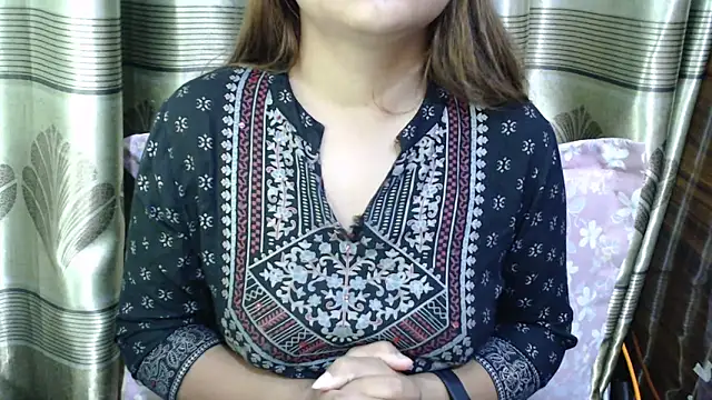 Snapshot of queen_angelina chatting on 02-24-26, 12:52 queen angelina online show from 02-24-26, 12:52