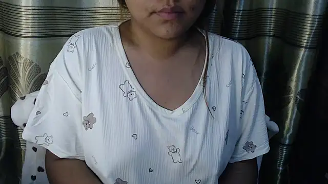 Snapshot of queen_angelina chatting on 03-01-26, 06:10 queen angelina online show from 03-01-26, 06:10