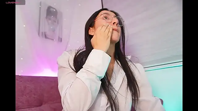 Snapshot of leila_petitee_ chatting on 09-29-25, 12:32 leila petitee online show from 09-29-25, 12:32