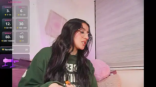 Snapshot of leila_petitee_ chatting on 10-12-25, 11:20 leila petitee online show from 10-12-25, 11:20