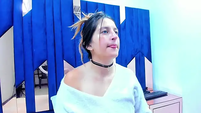 Snapshot of GiaRoussel chatting on 01-04-25, 02:25 GiaRoussel online show from 01-04-25, 02:25