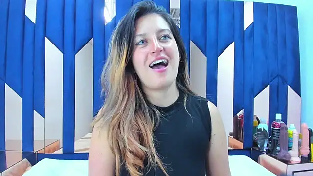 Snapshot of GiaRoussel chatting on 01-05-25, 02:19 GiaRoussel online show from 01-05-25, 02:19