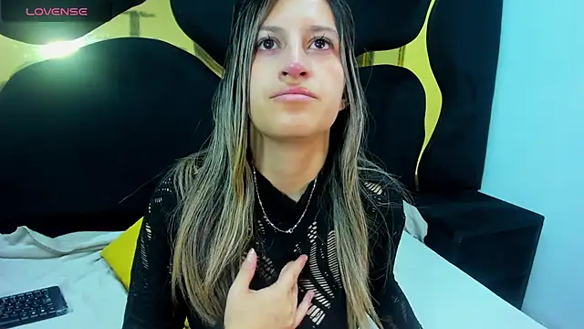 GiaRoussel online show from 10-31-25, 03:02