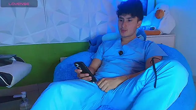 santyago taylor online show from 09-12-25, 06:41