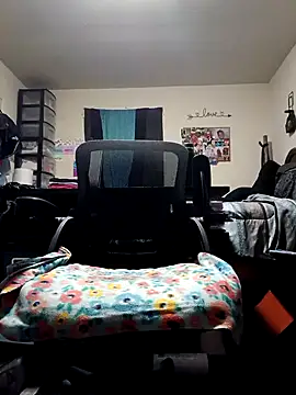 Snapshot of spook90 chatting on 11-08-25, 12:11 spook90 online show from 11-08-25, 12:11