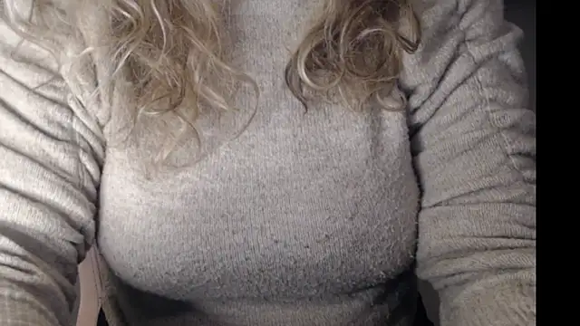 Snapshot of JenniLowen chatting on 01-09-25, 01:13 JenniLowen online show from 01-09-25, 01:13