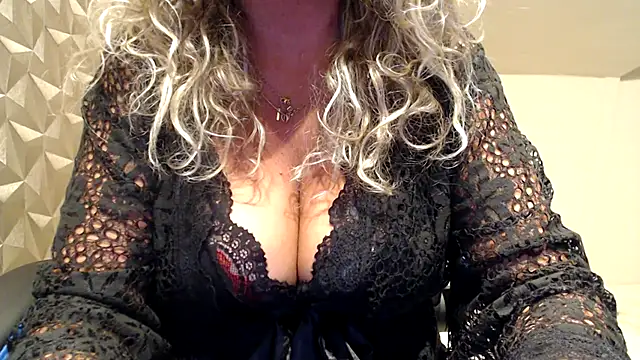 Snapshot of JenniLowen chatting on 10-26-25, 07:58 JenniLowen online show from 10-26-25, 07:58