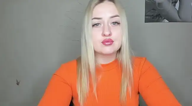 Snapshot of KennaJamess8 chatting on 12-18-24, 03:44 KennaJamess8 online show from 12-18-24, 03:44