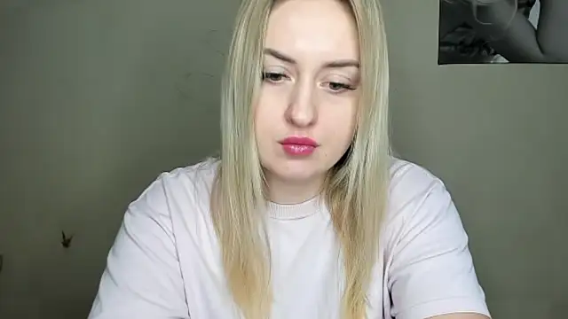 Snapshot of KennaJamess8 chatting on 12-27-24, 12:34 KennaJamess8 online show from 12-27-24, 12:34