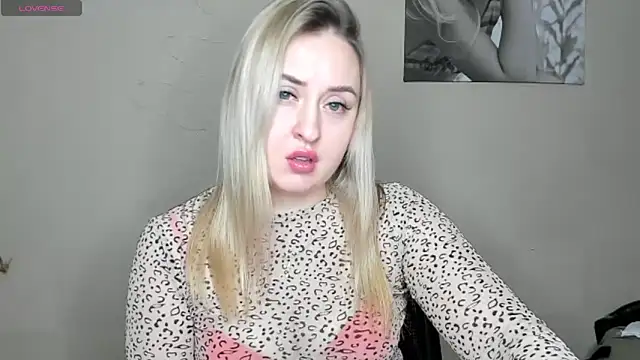 Snapshot of KennaJamess8 chatting on 01-08-25, 06:20 KennaJamess8 online show from 01-08-25, 06:20