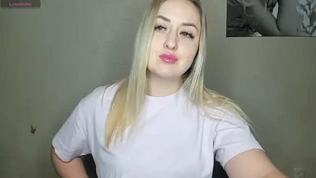 Snapshot of KennaJamess8 chatting on 01-21-25, 05:51 KennaJamess8 online show from 01-21-25, 05:51