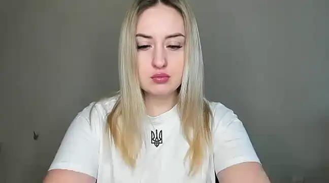 Snapshot of KennaJamess8 chatting on 02-24-25, 12:59 KennaJamess8 online show from 02-24-25, 12:59