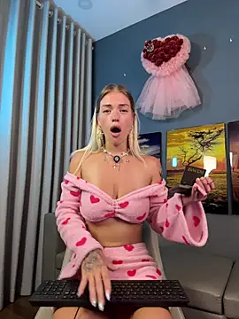 -Sexy Barbie- online show from 04-01-26, 11:00