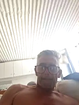 Snapshot of NICJOHNS chatting on 12-28-24, 06:49 NICJOHNS online show from 12-28-24, 06:49