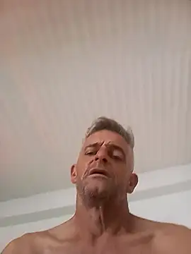 Snapshot of NICJOHNS chatting on 12-29-24, 01:49 NICJOHNS online show from 12-29-24, 01:49