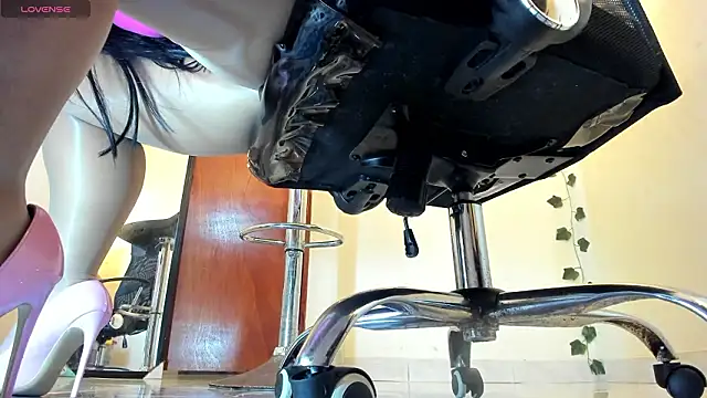 Snapshot of aitana-purple chatting on 03-05-26, 10:17 aitana-purple online show from 03-05-26, 10:17