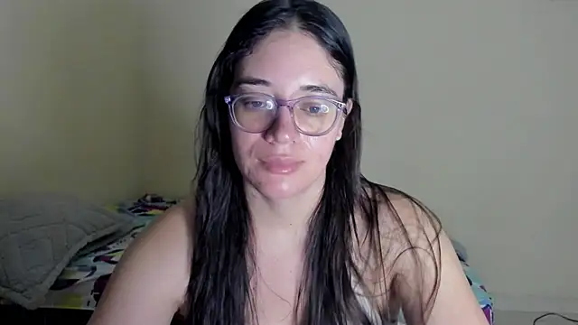 Snapshot of atenas_05_ chatting on 07-20-26, 09:45 atenas 05 online show from 07-20-26, 09:45