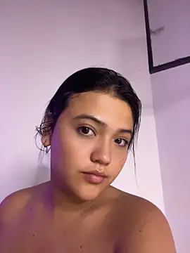 alisson carolina73 online show from 05-17-26, 11:45