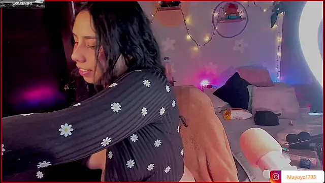 Snapshot of kiki_cavilll chatting on 10-27-25, 02:54 kiki cavilll online show from 10-27-25, 02:54